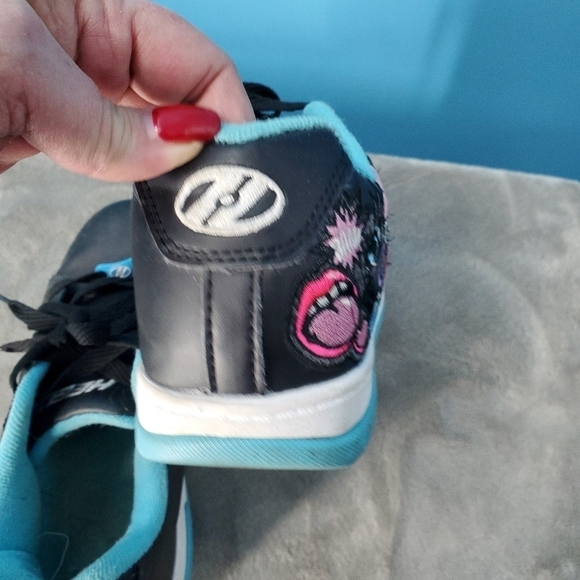 Heelys black and blue with graphic design girls 4 - Picture 4 of 13